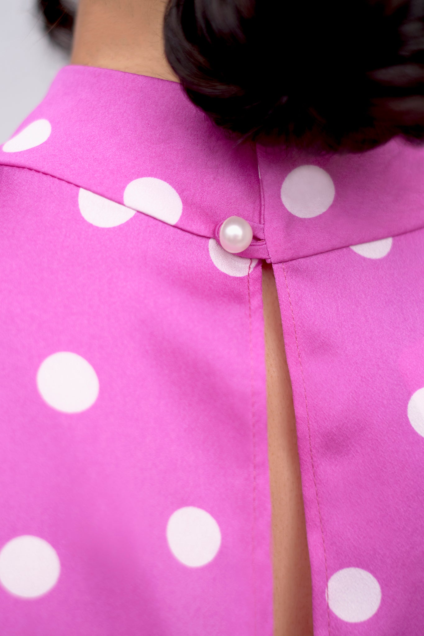 Silk midi belted polka-dot dress with high neck in fuschia