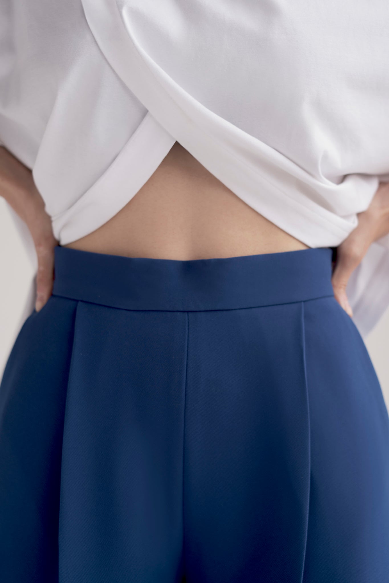 High waist wide leg cropped trousers in blue