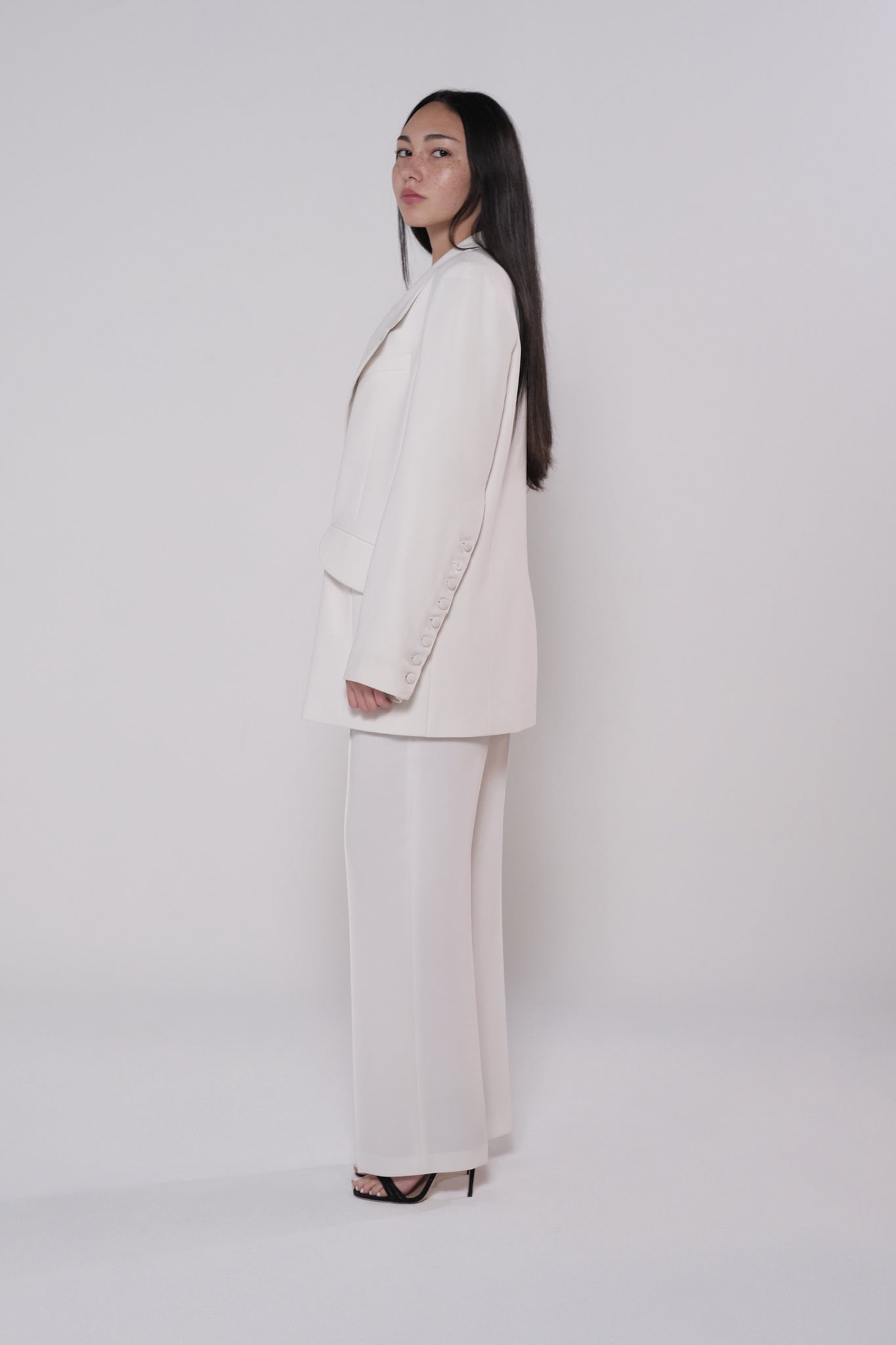 Boyfriend crepe blazer in white