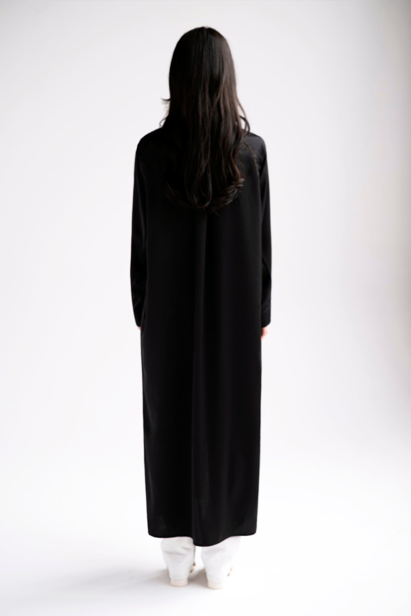Oversized silk long shirt with pocket in black