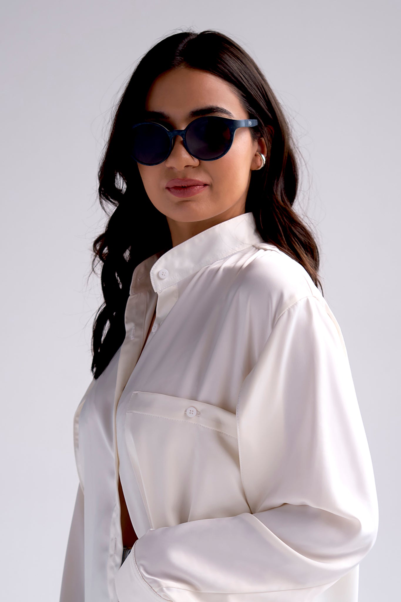 Oversized silk long collarless shirt with high pocket in white